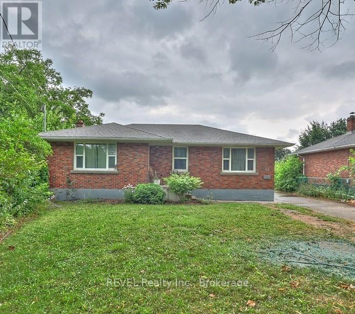 42 Chalmers St, St. Catharines, ON L2M 5C8