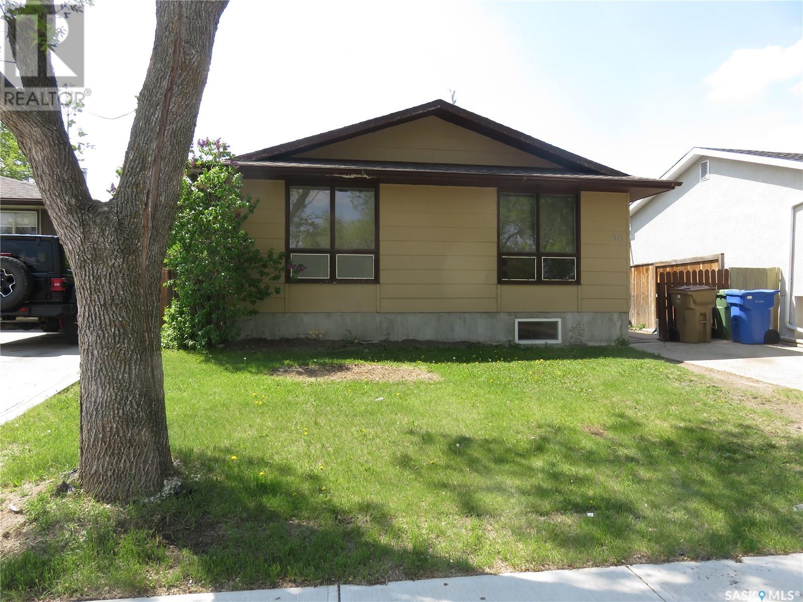 90 Turner Cres, Regina, SK S4N 4P6