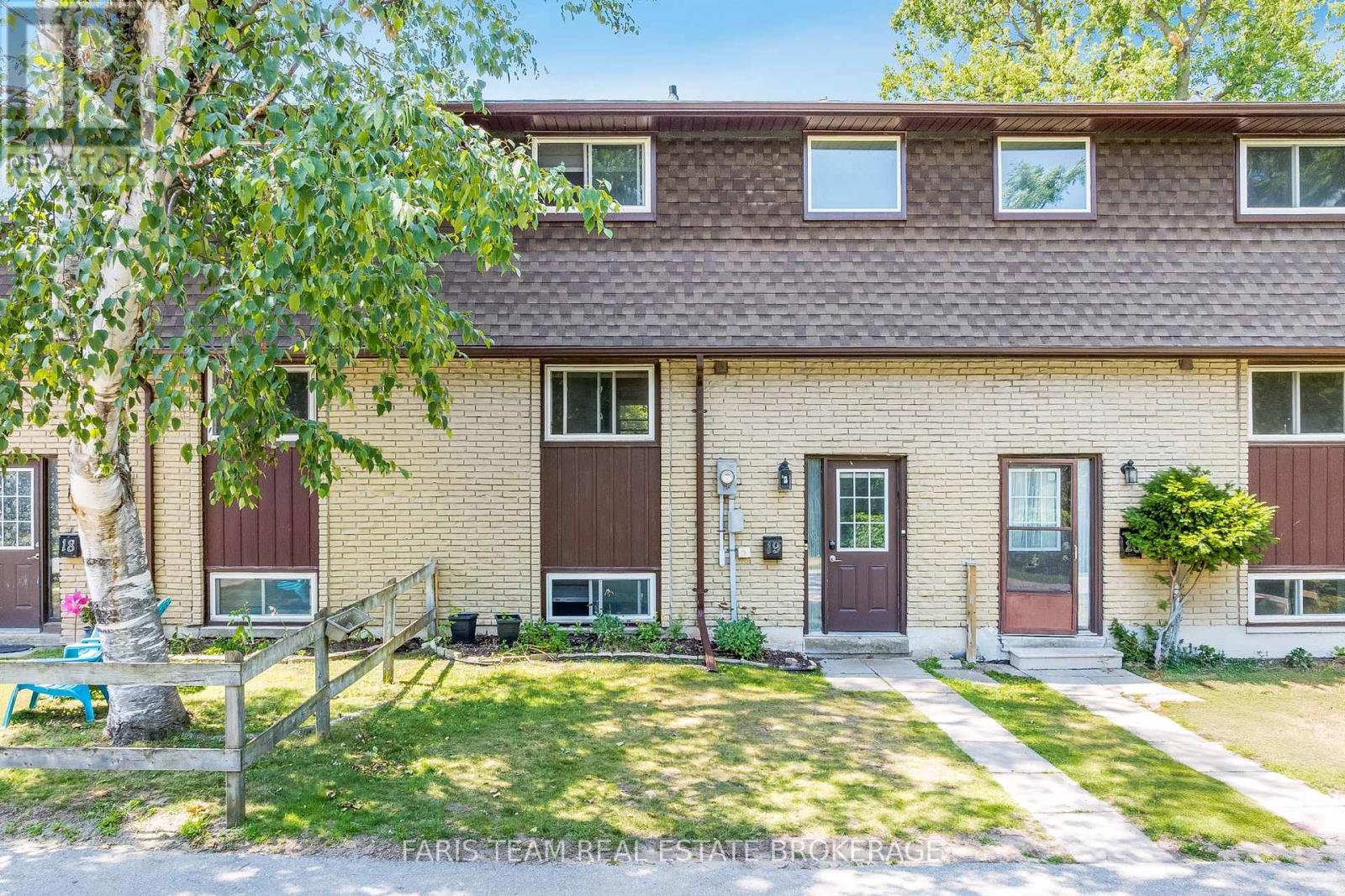 19 233 Innisfil St, Barrie, ON L4N 3E9