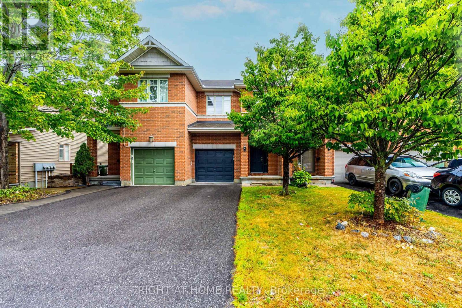 241 Badgeley Ave, Ottawa, ON K2T 0A7