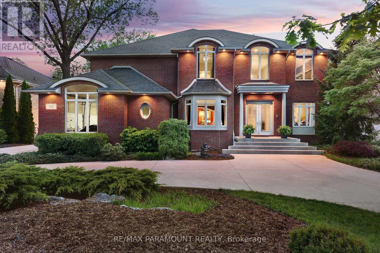 141 Clubview Dr, Amherstburg, ON N9V 3Z2