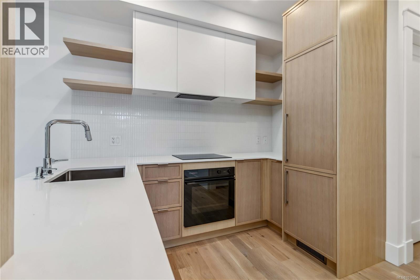 1915 Fernwood Rd Unit 1 Rd, Victoria, BC V8T 2Y6