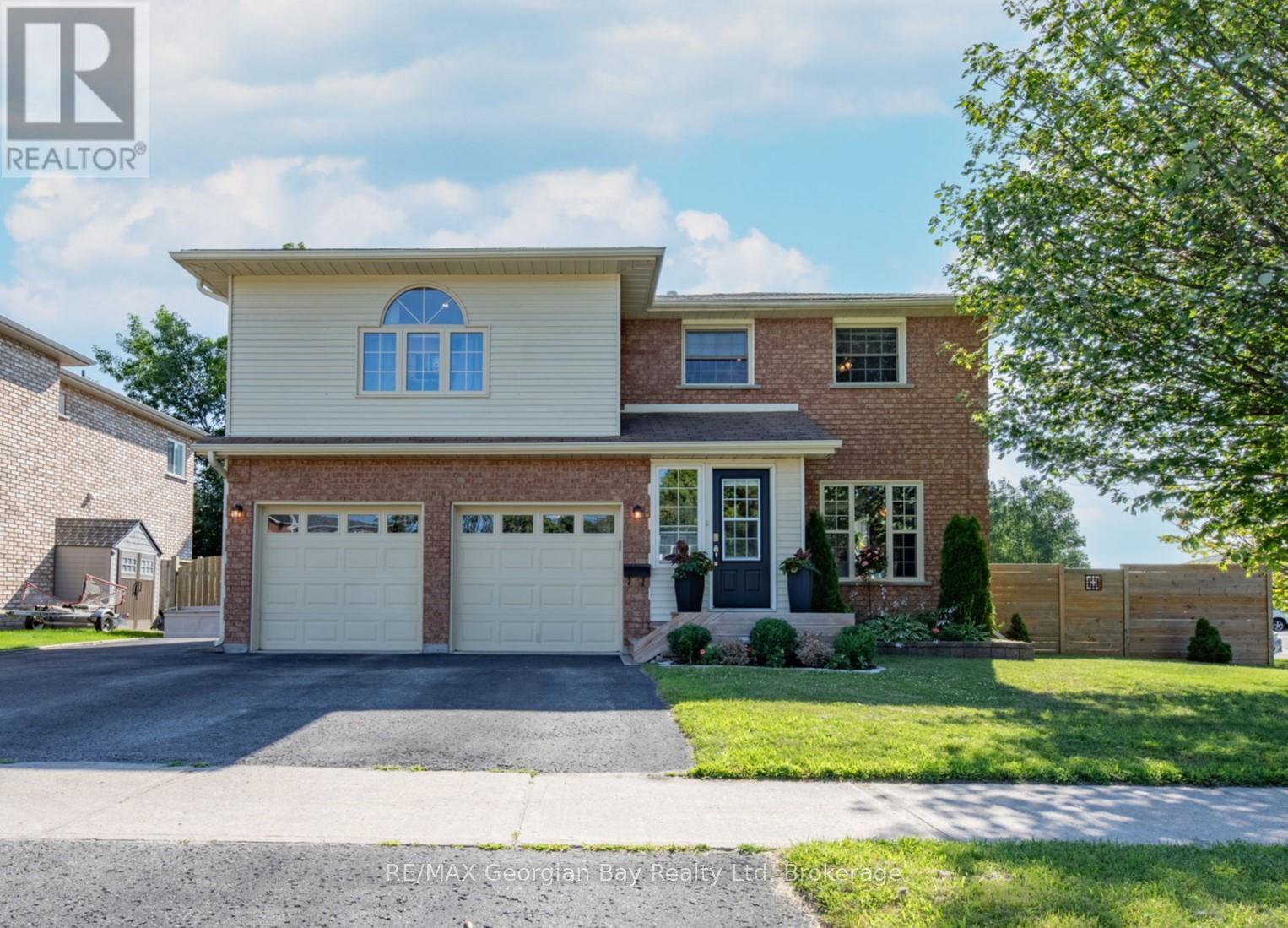 911 Watson Pl, Midland, ON L4R 5B9