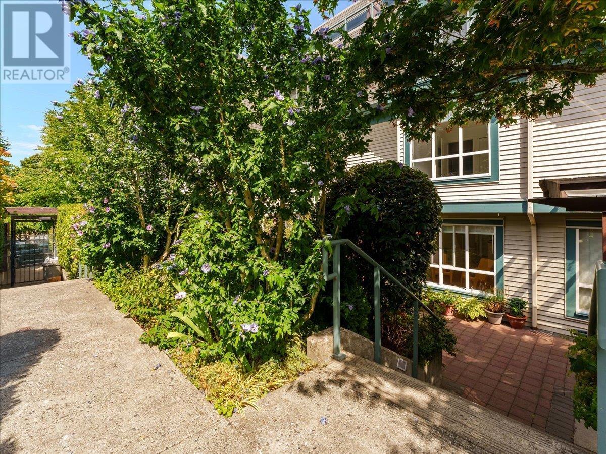 288 St Davids Avenue Unit 12, North Vancouver, BC V7L 4X2