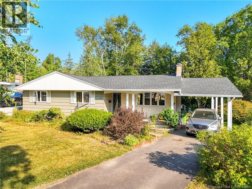 25 Simcoe Ct, Fredericton, NB E3B 2W9