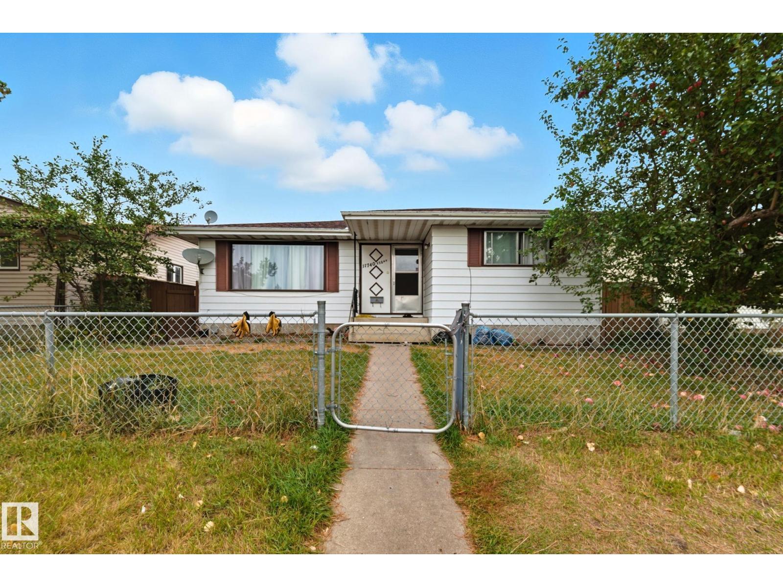 152 Av Nw Unit 11740, Edmonton, AB T5X 1S8