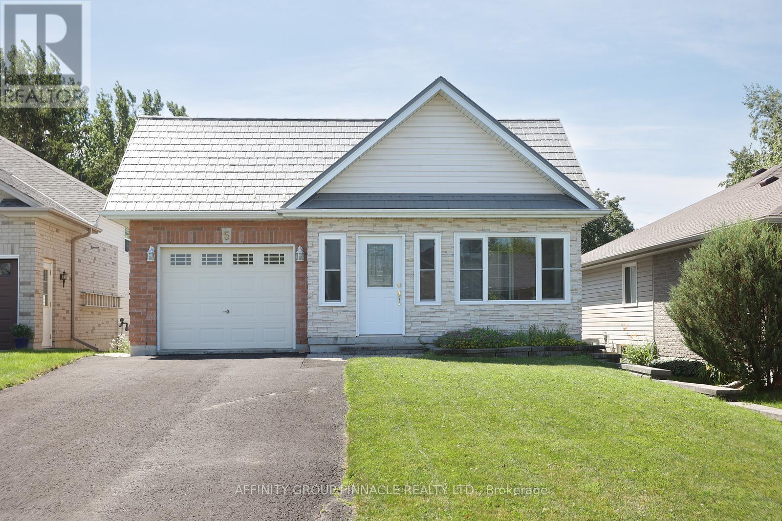 5 Susan Ct, Kawartha Lakes Lindsay, ON K9V 4H1