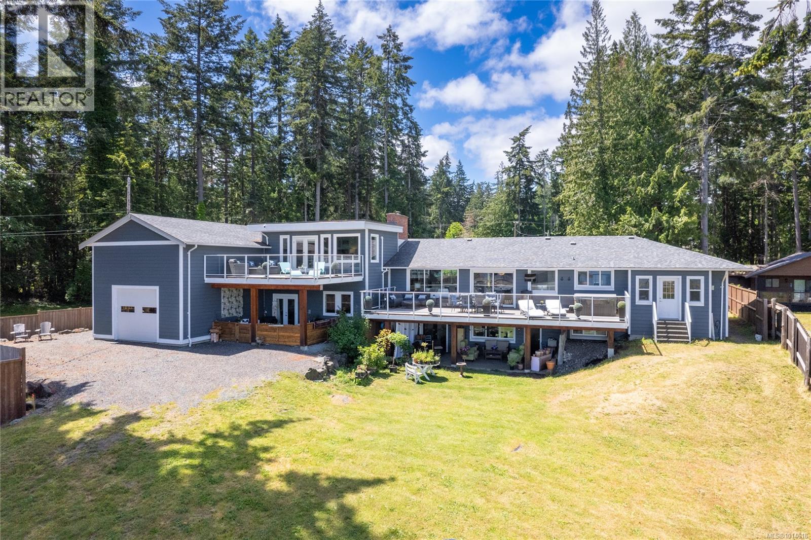 6445 Island Hwy W, Qualicum Beach, BC V0R 1G0