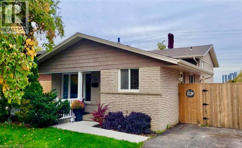 34 Dunsmere Ct, Kitchener, ON N2E 1V4
