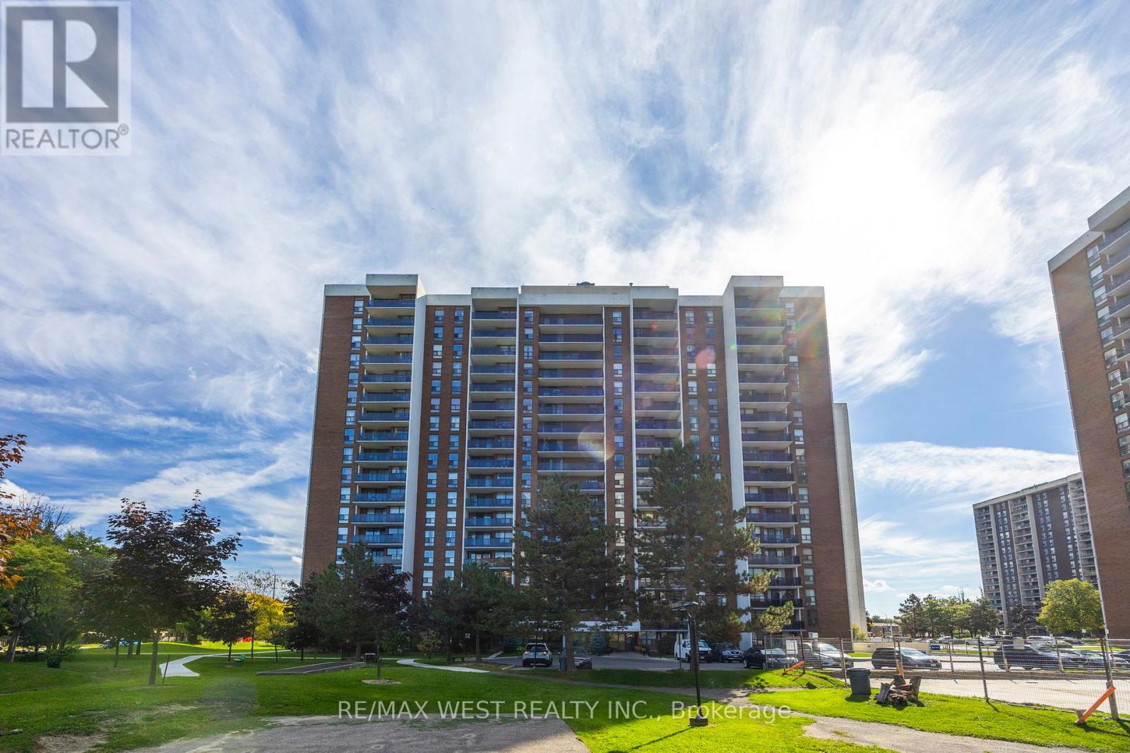 805 21 Knightsbridge Rd, Brampton, ON L6T 3Y1