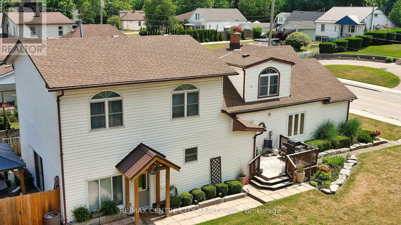 13 Potters Rd N, Tillsonburg, ON N4G 2G9
