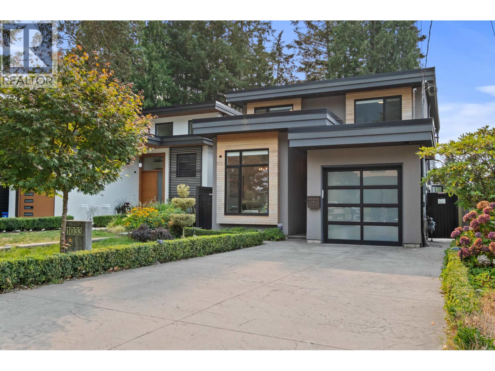 1033 Prospect Ave, North Vancouver, BC V7R 2M6