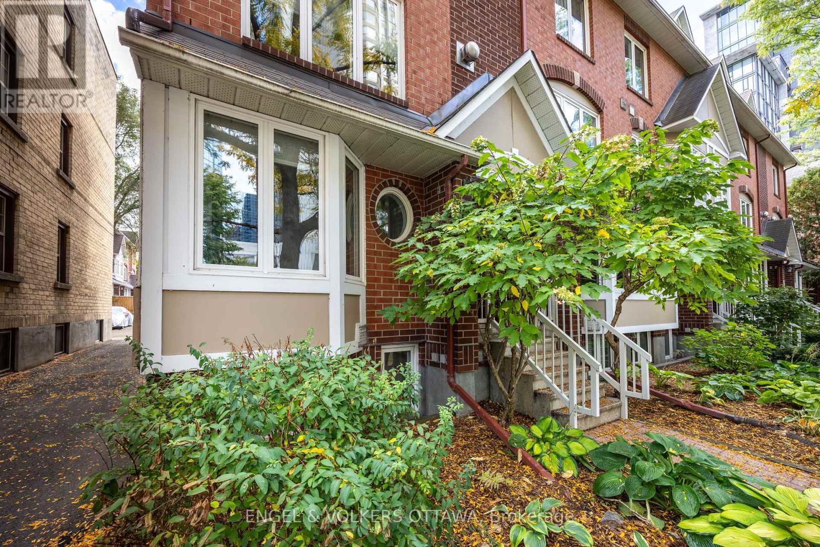 294 294 Gloucester St, Ottawa, ON K1R 5E4
