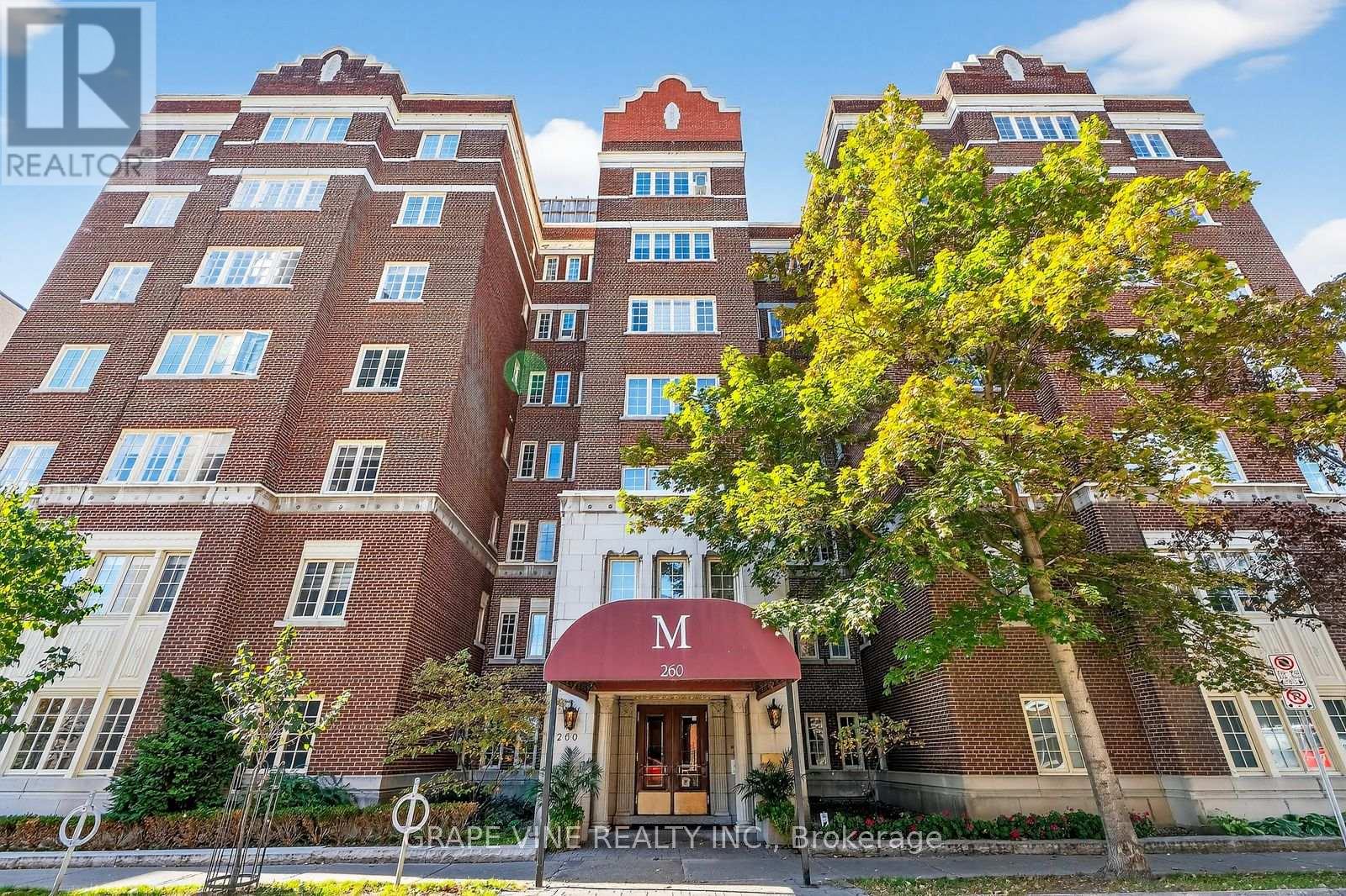 1 Unit 260 Metcalfe St #d, Ottawa, ON K2P 1R6