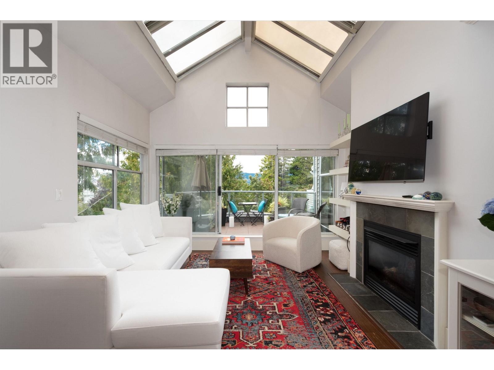 2250 W 3rd Avenue Unit 402, Vancouver, BC V6K 1L4