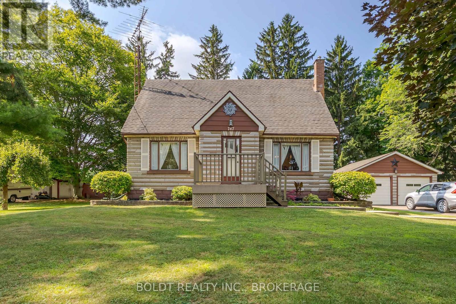 747 Ridge Rd, Welland, ON L3B 5N7