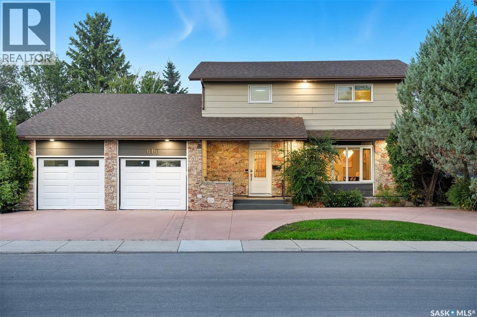 619 Kingsmere Blvd, Saskatoon, SK S7J 4E7