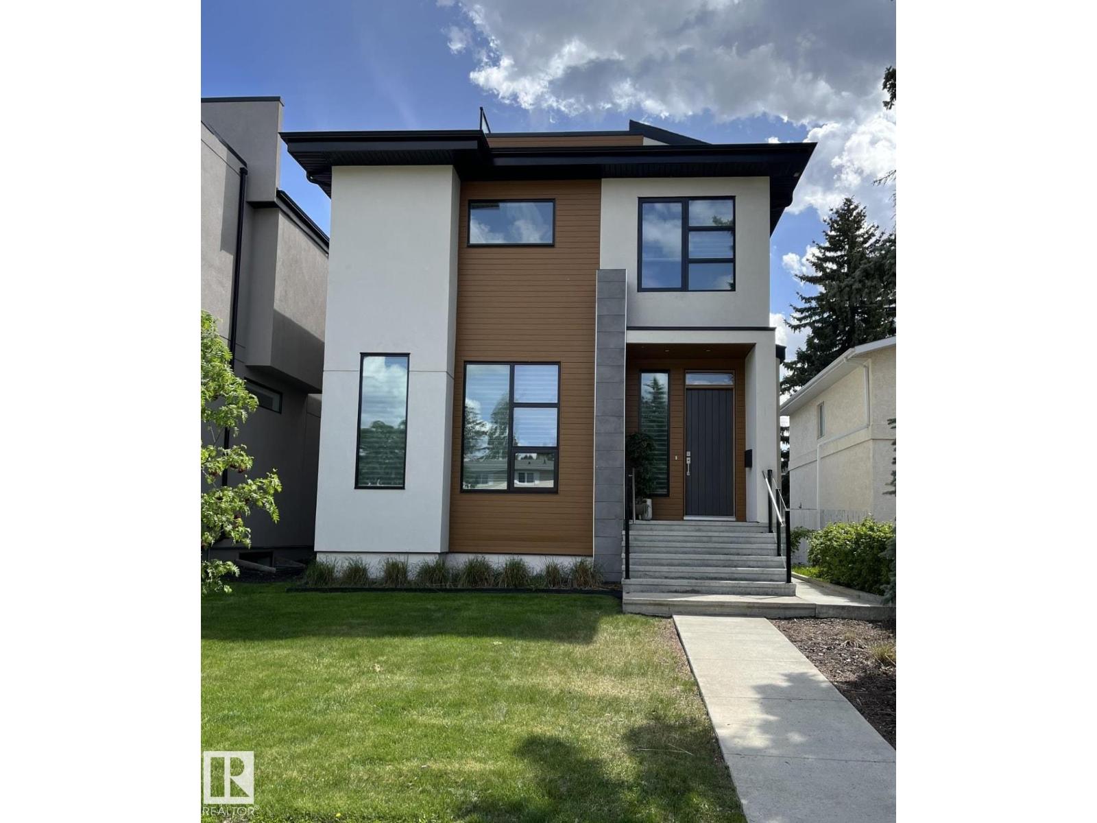 44 Valleyview Cr NW #a, Edmonton, AB T5R 5S4