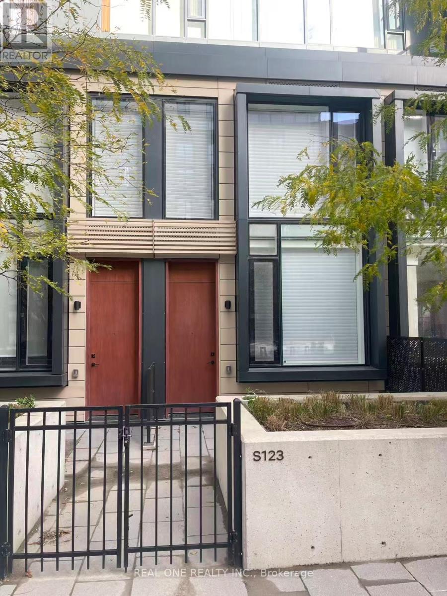 180 Mill St, Toronto, ON M5A 0V7