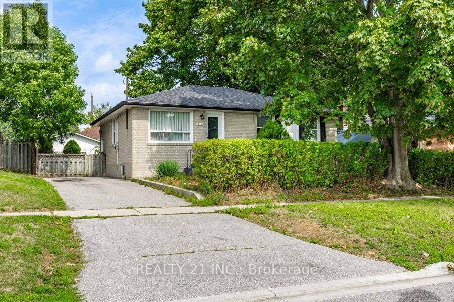 512 Phillip Murray Ave, Oshawa, ON L1J 1H8