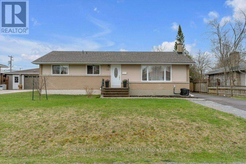 50 Princeton Pl, Loyalist Amherstview, ON K7N 1E6