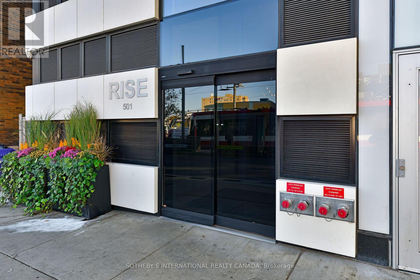 326 501 St Clair Ave W, Toronto, ON M5R 3J2