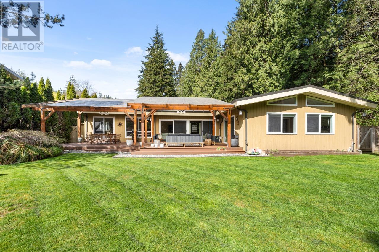 326 Moyne Dr, West Vancouver, BC V7S 1J5
