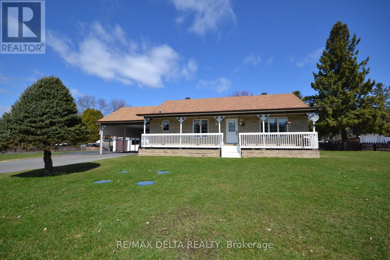 8254 County Road 17 Rd, Clarence-Rockland, ON K4K 1K7