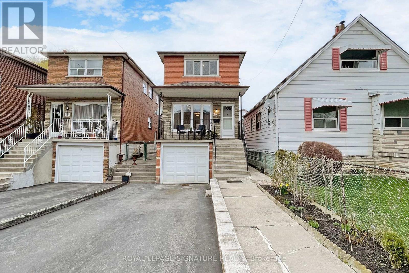 20 Newport Ave, Toronto Oakridge, ON M1L 1H8