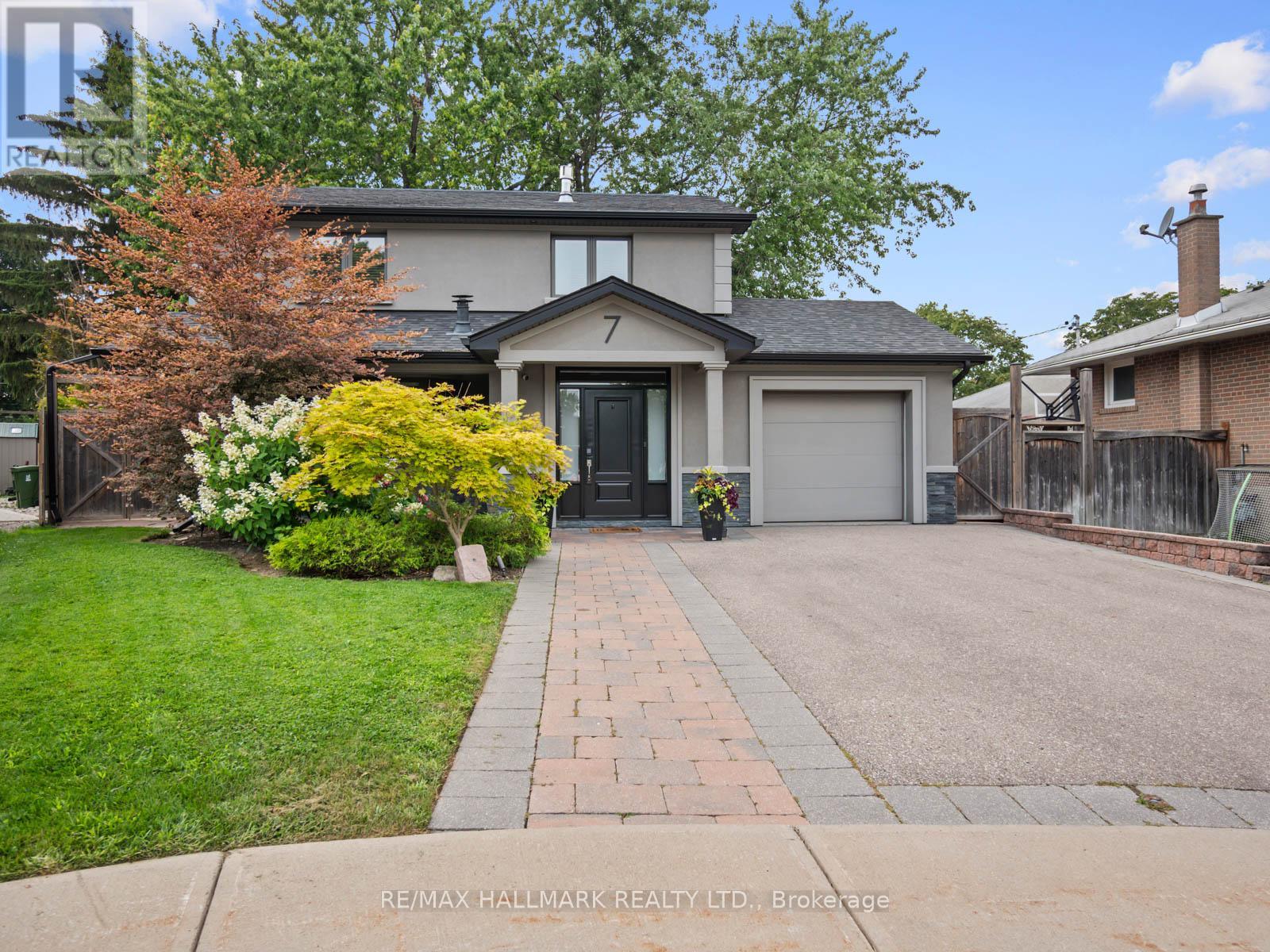 7 Haregate Ct, Toronto, ON M9R 3H5