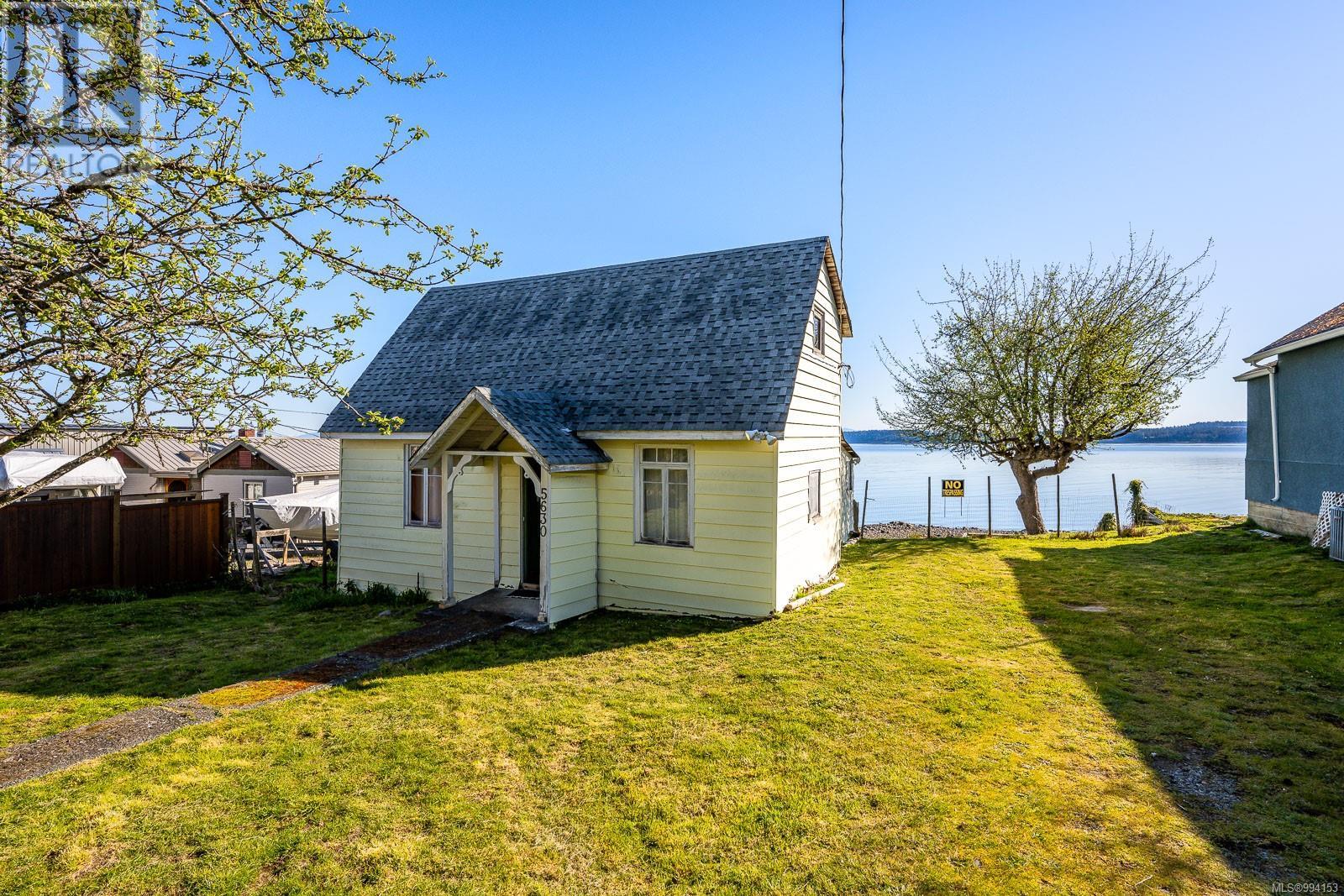 5630 Island Hwy S, Union Bay, BC V0R 3B0