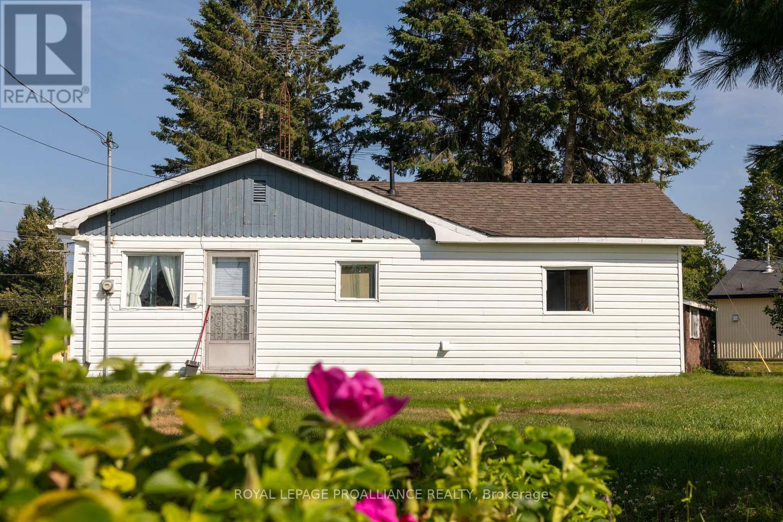 4 Tall Pine Rd, Addington Highlands, ON K0H 2G0