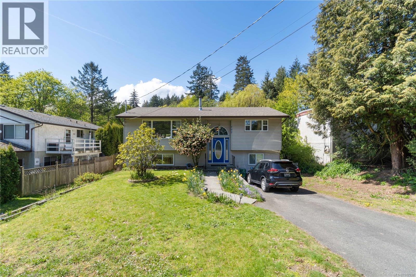 707 Howard Ave, Nanaimo, BC V9R 3S9