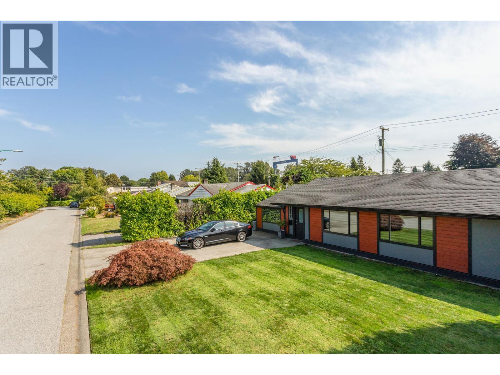 1249 Alderwood Pl, North Vancouver, BC V7P 1K2