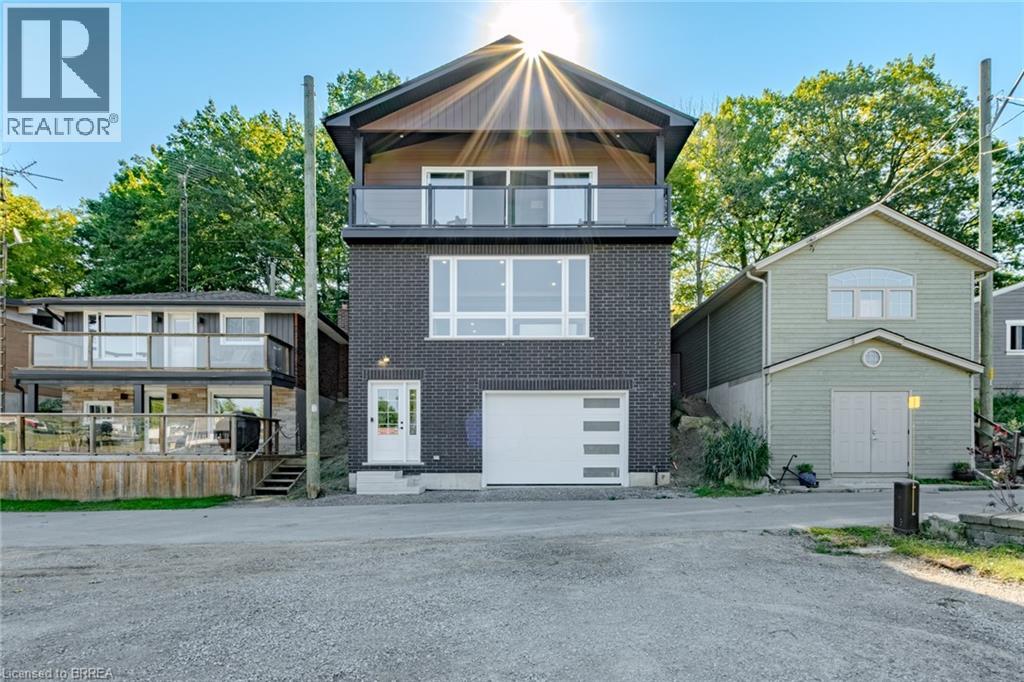 50 Grand St, Port Dover, ON N0A 1N7
