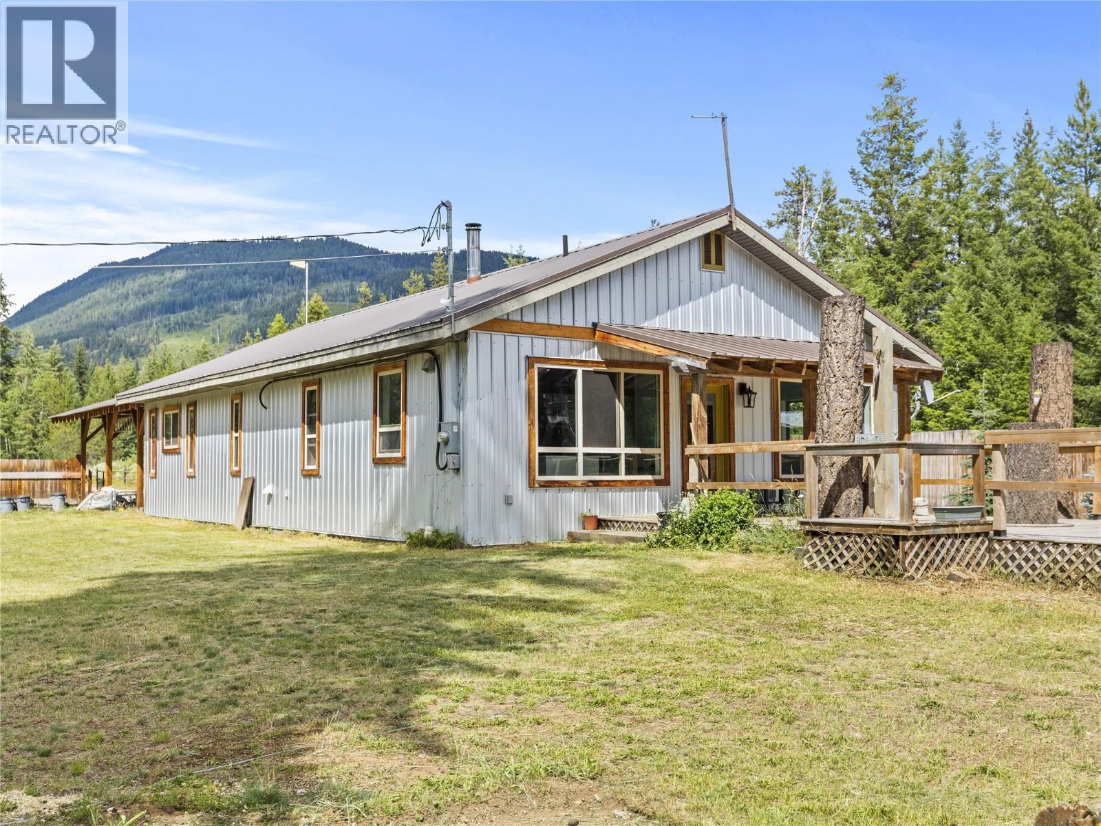 3272 Barriere Lakes Rd, Barriere, BC V0E 1E0