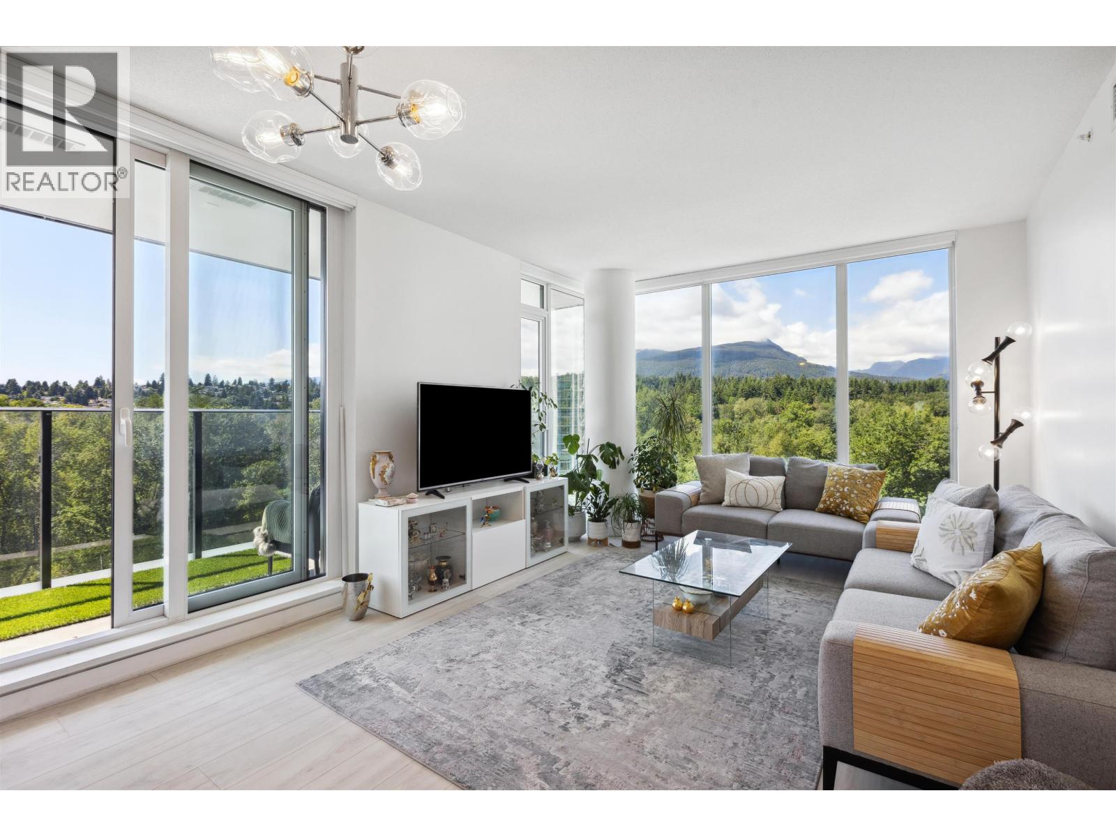 1471 Hunter Street Unit 1207, North Vancouver, BC V7J 1H3