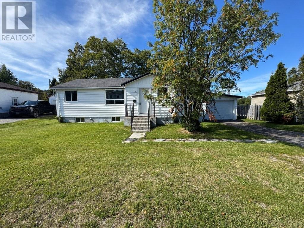 4 Croy Ct, Marathon, ON P0T 2E0
