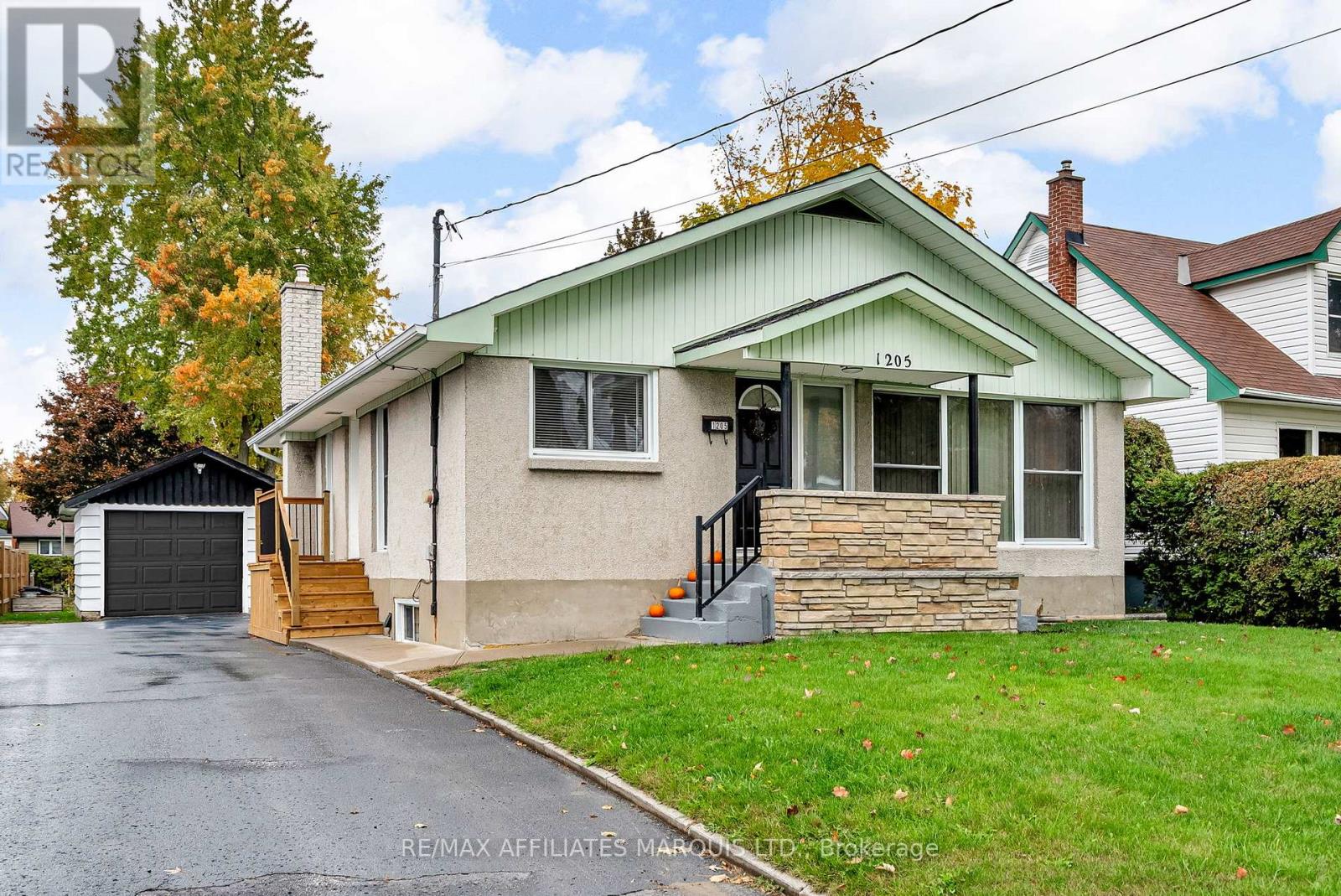 1205 Osborne Ave, Cornwall, ON K6J 1L2
