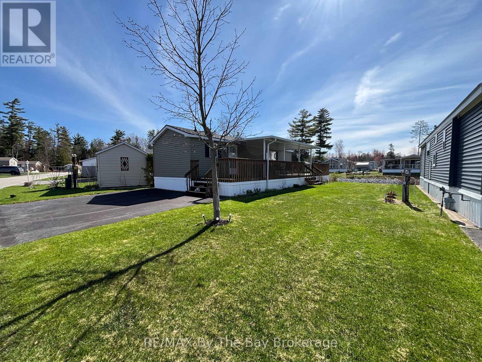 9 Kenora Trl, Wasaga Beach, ON L9Z 1X7