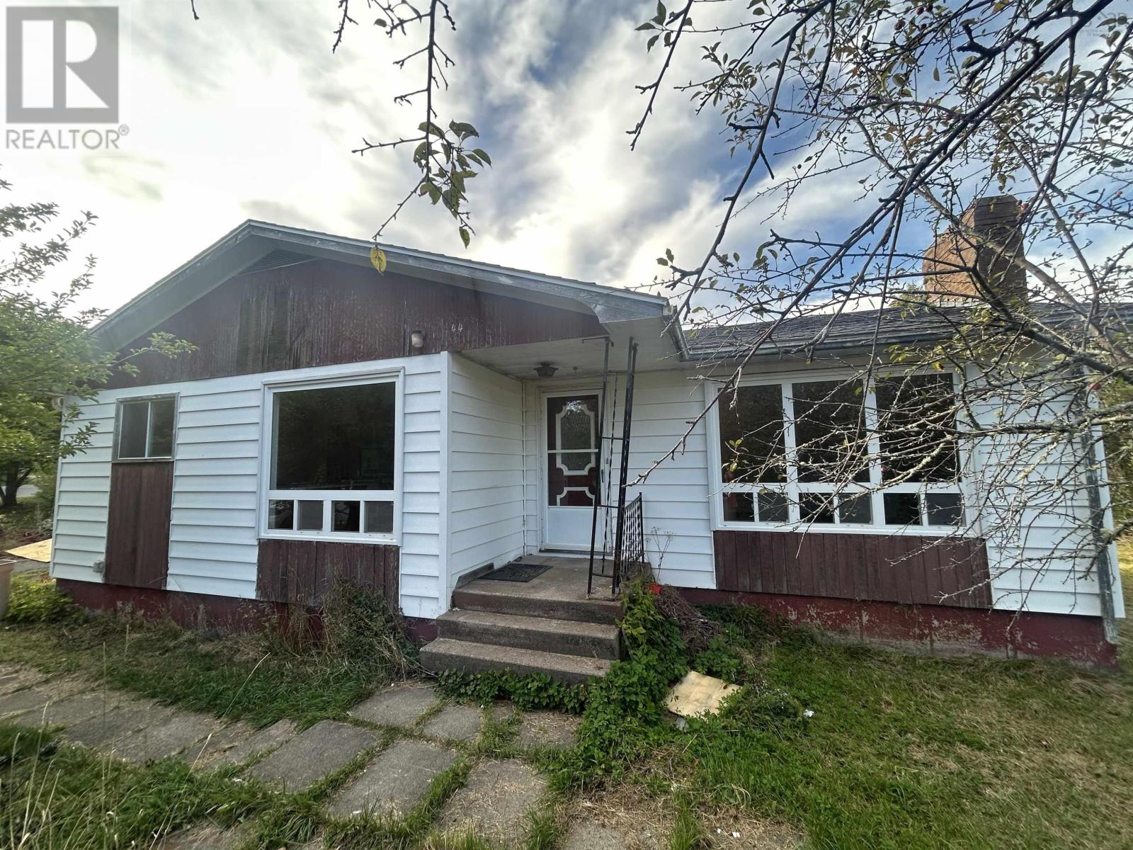 44 Weir Ave, Stellarton, NS B0K 1S0