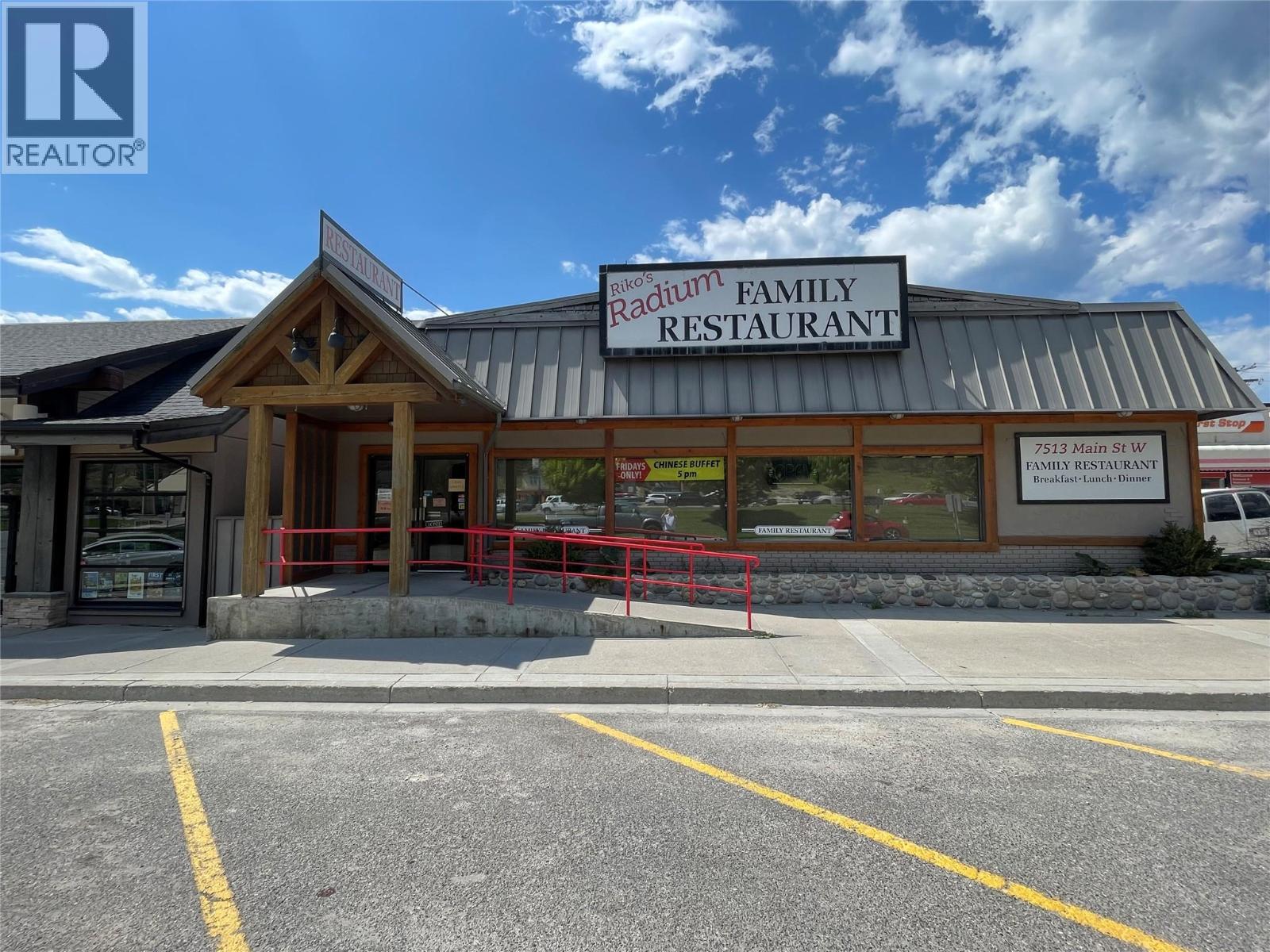7513 Main W St, Radium Hot Springs, BC V0A 1M0