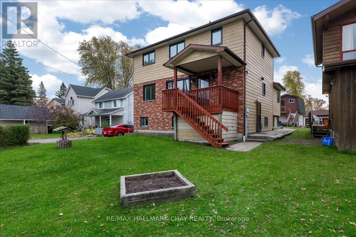 1063 Wood St, Innisfil, ON L0L 1K0