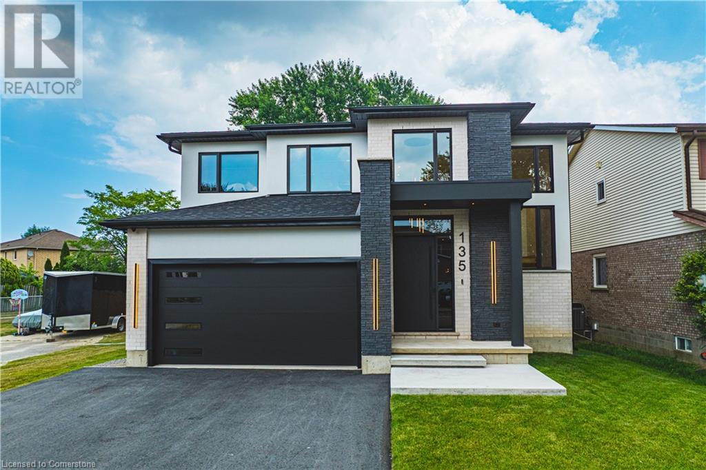 135 Eleanor Ave, Hamilton, ON L8W 1C7