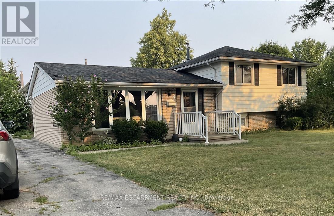 4 Purnell Dr, Hamilton, ON L9C 4X9