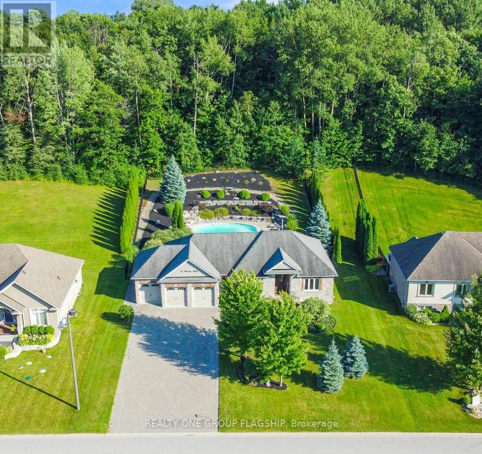 24 Wendat Trl, Springwater, ON L4M 6T4