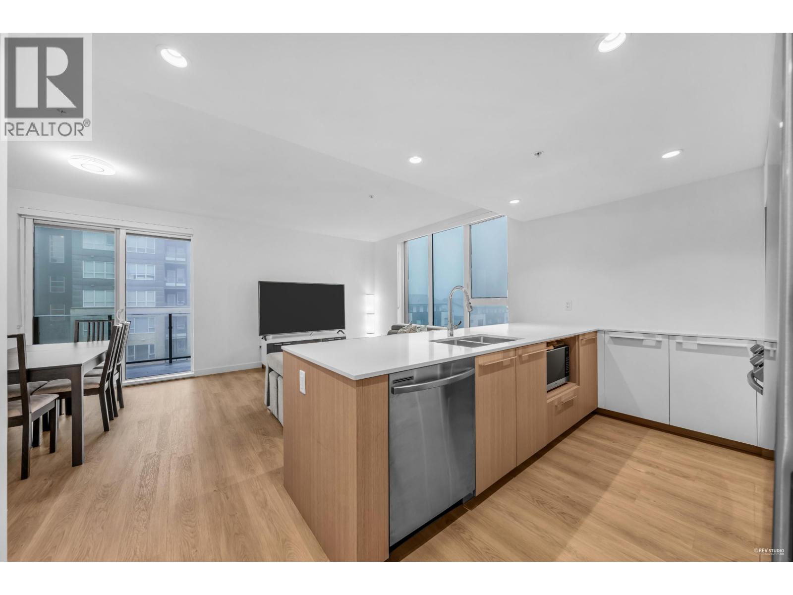 9888 University Crescent Unit 403, Burnaby, BC V5A 0G4