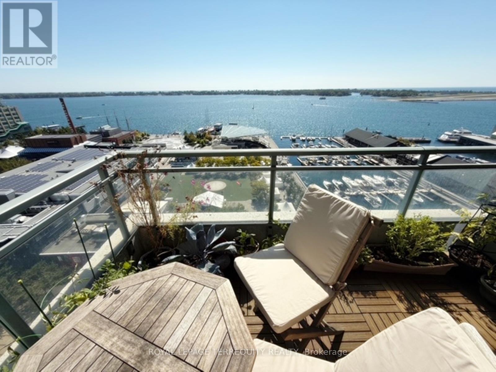 1818 230 Queens Quay W, Toronto, ON M5J 2X1