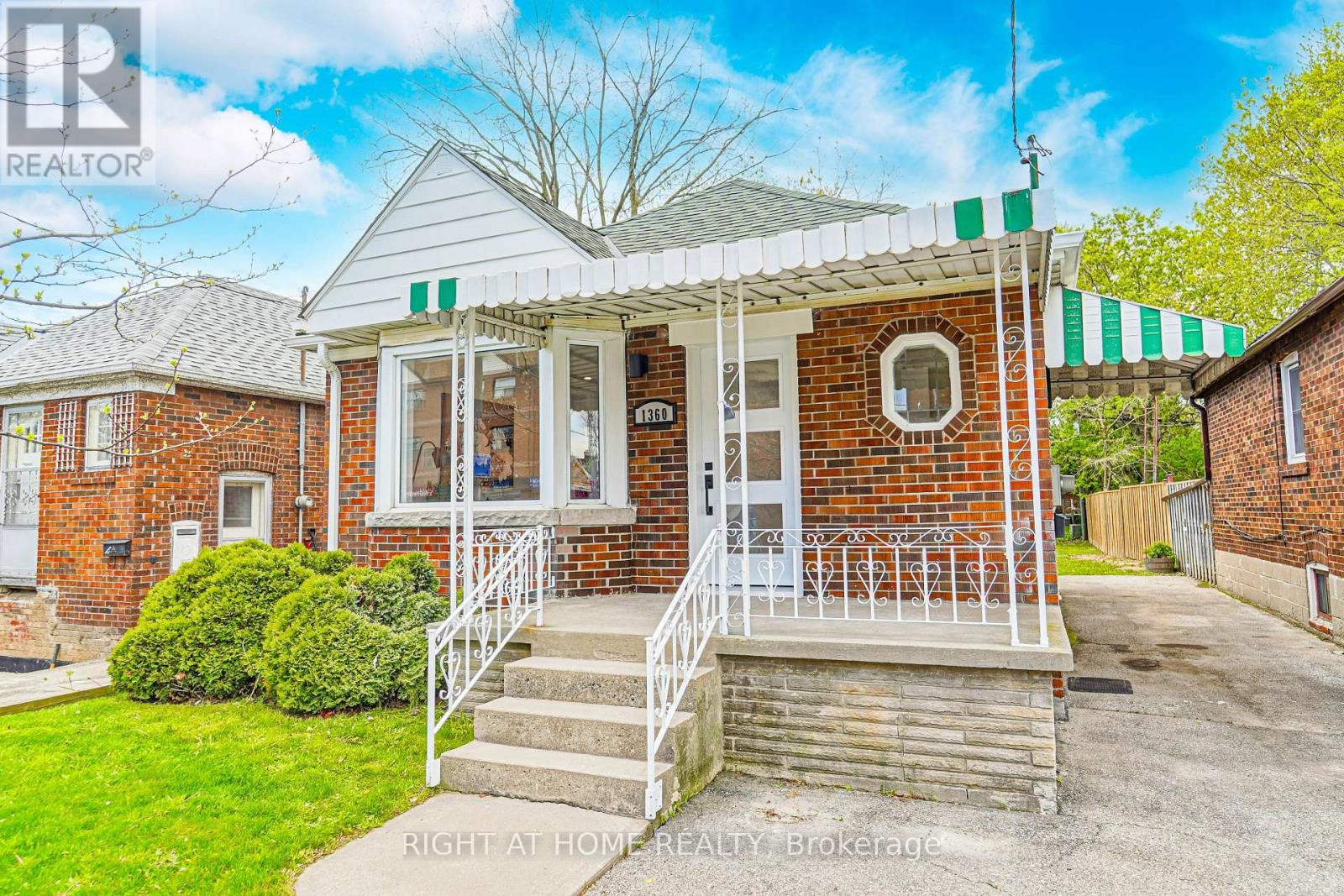 1360 Woodbine Ave, Toronto, ON M4C 4G5