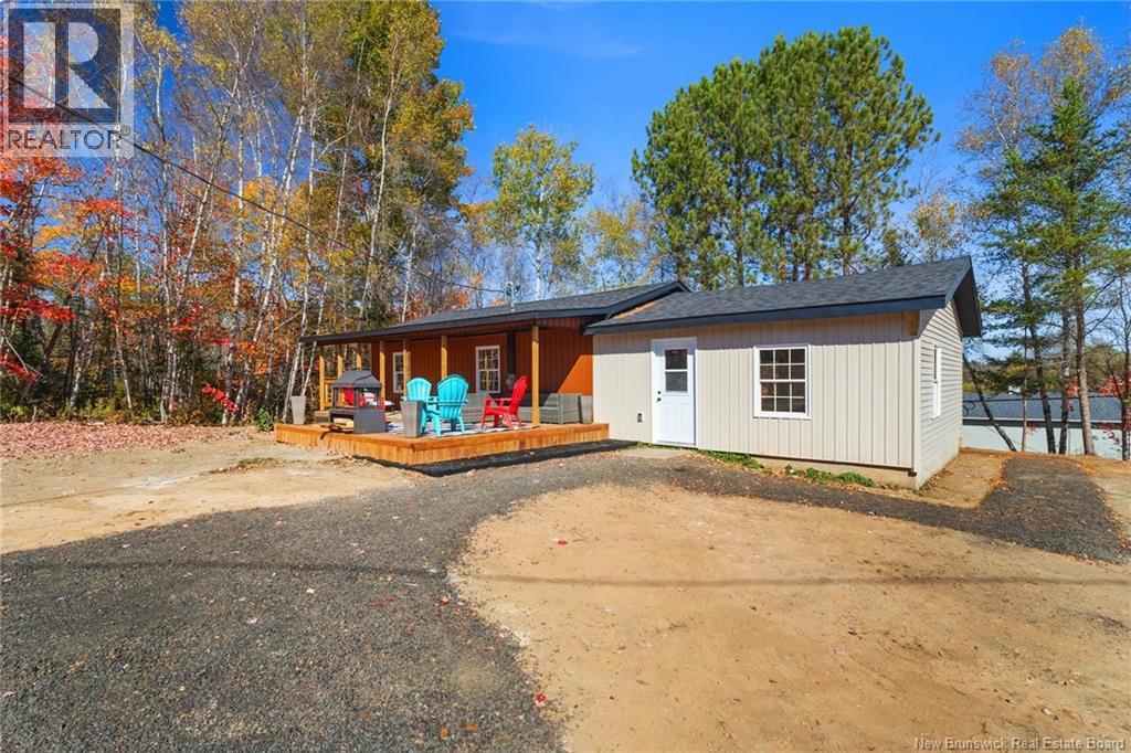 19 Slope Rd, Minto, NB E4B 3G7